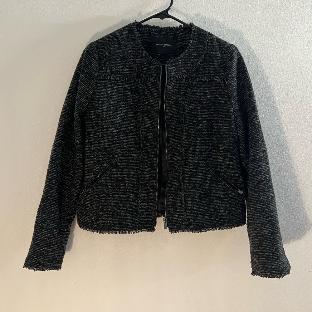 Banana Republic Jacket size 6. Black and grey/white